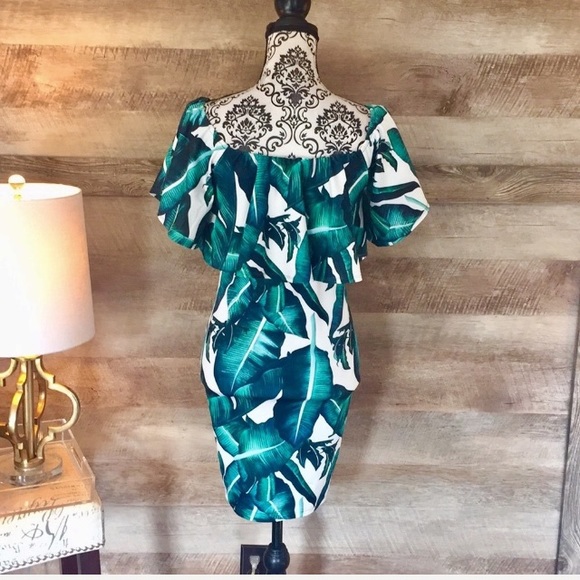 Off The Shoulder Palm Print Dress - Picture 5 of 6